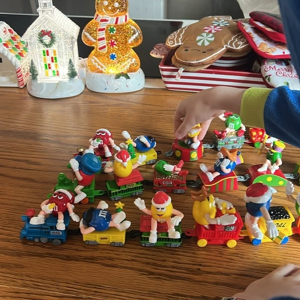 ❤️ Vintage 1990's LOT Of 17 M&M's Christmas TRAINS Toys Series 1 Complete Set